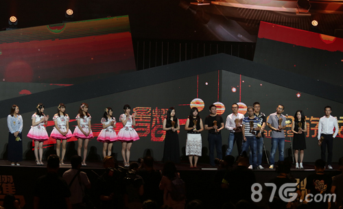 360公司孙晓骏、AKB48为“年度十大人气PC游戏”颁奖